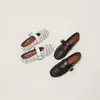 Zapatos Mary Jane huecos de diseño de nicho de alta gama de Guangzhou, zapatillas de ballet planas, zapatos de tacón bajo de corte en V, zapatos perforados, comercio exterior