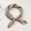 Pañuelo de Seda de Algodón y Lino Estilo Coreano 70cm, Moderno y Versátil, Pañuelo Cuadrado Pequeño Sencillo y Artístico, Adecuado para Fotografía de Viaje y como Pañuelo Decorativo para el Cuello