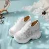Tênis de Lona Branco com Garça Bordada Sapatos Bordados Sapatos de Tecido Antigos de Pequim Sapatos Brancos Espessos Tênis Esportivos Sapatos de Estilo Antigo Saiba Como