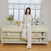 (Bunai VIP) Conjunto de pijama de três peças com design original para outono e inverno, com mangas compridas e calças compridas, moderno para mulheres, pode ser usado fora de casa