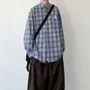 Camisa a cuadros azul retro americana para hombre, camisa elegante de manga larga para otoño, holgada y versátil, adecuada para parejas