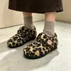 Sapatos Fofos com Design Retrô Feminino 2026 Outono Inverno Novo Sola Plana Velcro Algodão Sapatos de Feijão Quentes com Veludo Adicional Feminino