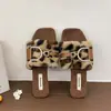 Pantuflas planas peludas para mujer, accesorios de felpa, zapatos de red metálica, otoño, rojo, infrarrojo, punta cuadrada, nuevos 2026, chanclas para mujer