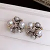 Pendientes de Flor de Perla con Tachuelas de Diamante Estilo Aguja de Plata Europeos y Americanos Transfronterizos, Pendientes Exquisitos de Lujo Ligero de Alta Gama, Pendientes de Moda Estilo Vintage