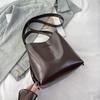Moda Bolso de Cubo Portátil para Mujer 2024 Invierno Nuevo Retro Transfronterizo Casual Trabajo Viajero Bolso de Hombro