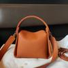 Versão popular da nova bolsa grande e macia para cigarros, bolsa feminina de grande capacidade, design de nicho, bolsa de ombro mensageiro, fabricantes de fornecimento direto
