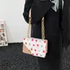Bolsa Pequeña Cuadrada de Mano Estilo Coreano Dulce al por Mayor para Mujer 2025 Invierno Nuevo Bolso de Hombro con Cadena Estampada Bolso Cruzado de Moda