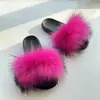 Nuevas sandalias de casa de suela ligera 2024, zapatillas de felpa con imitación de pelo de mapache, estilo punk y2k, zapatillas de lana para chica popular
