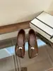 Primavera 2026 Novo Estilo Fivela de Metal Couro Macio Confortável Sapatos Mary Jane para Mulheres Versátil Bico Quadrado Sapatos de Vovó Sapatos de Salto Único