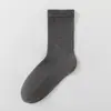 Meias Masculinas Zhuji Outono e Inverno Cor Lisa Espessadas Quentes e com Bloqueio de Temperatura Meias de Cano Médio Absorventes de Suor Antibacterianas Meias de Algodão Masculinas para Negócios