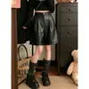 Fotos reales de shorts de cuero PU para mujer, de cintura alta, de longitud media, de corte holgado, pantalones de pierna ancha, adecuados para usar con botas en primavera y otoño