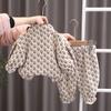 Conjunto de cárdigan con cremallera de primavera para niños, primavera y otoño, niños y niñas, mochila, chaqueta de manga larga con estampado completo de letras, conjunto de tres piezas moderno