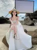 Vestido Blanco de Tirantes Finos con un Diseño Único, Nuevo Estilo Francés para el Verano 2026, Suave y Elegante, Perfecto para Vacaciones en la Costa