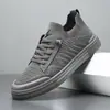 Zapatos de Hombre Estilo Nuevo Primavera y Verano Zapatos Casuales Transpirables Zapatos Deportivos para Exteriores de Malla Fina para Hombre Tenis sin Cordones para Hombre