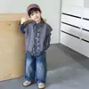 Conjunto de Chaleco de Ropa de Otoño para Niños 2009 Nuevo Estilo Moda de Primavera y Otoño para Niños Chaleco de Principios de Otoño para Bebé Conjunto de Tres Piezas Moderno