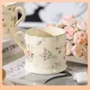 Caneca Floral de Luxo Leve Estilo Europeu, Alto Valor Estético, Xícara de Café Vintage para Uso Doméstico, Cerâmica Dourada Estilo Ins para Chá da Tarde