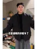Chaqueta de Vuelo Coach a Prueba de Tres Cosas con Cuello Alto para Hombre Estilo Chico Duro Silueta Chaqueta de Trabajo Uniforme Corto de Béisbol Americano