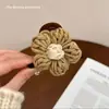 Pin de Flor de Lana para Otoño e Invierno Tamaño Mediano 2025 Nuevo Pasador Accesorios para el Cabello Tarjeta para el Cabello Pin de Tiburón para el Cabello Tocado para Recoger la Mitad del Cabello