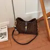 Bolsa vintage fosca de outono e inverno para mulheres, nova bolsa transversal versátil da moda 2026, bolsa de ombro tipo balde popular para o dia a dia