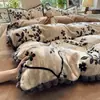 Juego de Ropa de Cama Grueso de Invierno de Leche Polar de Cuatro Piezas con Borlas y Encaje, Sábana Bajera de Felpa de Doble Cara, Funda de Edredón, Juego de Tres Piezas de Coral Fleece para Dormitorio
