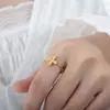 Novo estilo francês de alto senso, design de nicho, estilo de luxo leve, aço titânio com flor de diamante colorido incrustada, anel aberto, joia versátil para mulheres