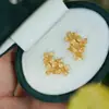 Pendientes Pequeños de Osmanto Románticos y Elegantes de Gama Alta para Mujer Chapado en Oro de 18K Diseño Incrustado Lujo Ligero Flor Aguja de Plata S925