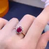 O Anel de Rubi Natural é uma Peça Fina de Prata S925 com Cravação de Precisão Banho Eletrolítico Artesanal 18K Pedra Principal 6*8mm