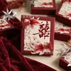 Nueva caja de dulces de boda estilo chino color burdeos con peces koi bordados, adecuada para recuerdos de mesa de banquete de compromiso