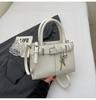 Bolsa Pequeña Popular de Verano para Mujer 2025 Nueva Moda Bolso Cruzado Versátil Súper Popular Portátil para Viajar