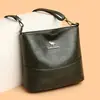 Bolsa Feminina 2026 Novo Estilo de Moda Couro Macio Alça Larga Bolsa Transversal Casual Leve Bolsa de Ombro Estilo Balde