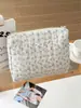 Bolsa de Maquillaje Floral Blanco y Negro Noche Oscura Bolsa Sencilla para Guardar Cosméticos Estilo Girly Pequeña Fresca Portátil Bolsa de Maquillaje para Estudiante