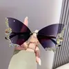 Gafas de Sol Transfronterizas Nuevas Forma de Mariposa Diamante Sin Montura Moda de Mujer Personalidad Exageradas Gafas de Sol Rojo de Internet Europeas y Americanas Diamante Roto