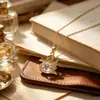 Colar de Cisne Pequeno Estilo Francês de Luxo Leve com Zircônias em Toda a Peça Microincrustadas para Mulheres, Super Brilhante, Requintado, de Alta Qualidade, Moderno, Versátil, Corrente Doce para Clavícula