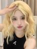 Peluca al por mayor transfronteriza para mujer Lolita Amarillo dorado Flequillo medio Onda grande Cabello largo y rizado Peluca de copa completa Tocado