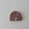 Gorro de Piel de Melón para Bebé Estilo Coreano Ins Letra Simple P Logo Gorro de Lana Tejida Pullover Gorro Cálido para Bebé Otoño e Invierno