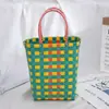 Bolsa Tejida Nueva de Fábrica Bolsa Cuadrada Pequeña Bolsa de Cesta de Plástico para Verduras Color Cesta Pequeña Coincidencia de Foto Bolsa de Playa Bolsa de Mujer
