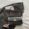 Acabamento em laca cor sólida casual novo estilo 2026 superfície brilhante moda retrô grande capacidade estética simples bolsa pequena quadrada de ombro transversal