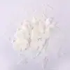 Combina y mezcla varias formas de rellenos de confeti para globos para crear un ambiente de fiesta y decorar el salón de bodas con purpurina.