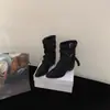 Botines plisados de tacón grueso con hebilla de cinturón retro estilo coreano, nuevas botas de montar versátiles de punta para otoño/invierno 2026