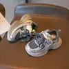 Moda Infantil Zapatos Papá 2026 Primavera Nuevo Estilo Zapatos Deportivos Antideslizantes Transpirables para Niños Zapatos de Malla para Correr para Niñas