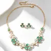 Conjunto de collar y pendientes de trébol con esmalte degradado estilo francés, cadena para la clavícula con incrustaciones de flores de diamante coloridas de lujo ligero, joyería floral