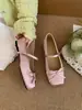 Primeiro Encontro com os Sapatos Mary Jane Azuis de Cetim da Temporada com Salto Escondido e Laço, Sapatilhas Slip-On Femininas com Uma Tira Única