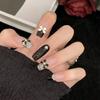 Celebridad de Internet Estilo Pequeño Chanel Arte de Uñas Joyería de Aleación Perla de Aceite Lazo Blanco y Negro Decoración Simple de Uñas Francesas Venta al por Mayor