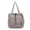 Bolsa tote de nylon com cordão e múltiplos bolsos, grande capacidade, adequada para o trajeto diário, leve, casual, para estudantes, e pode ser carregada na mão.