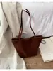 Bolsa Tote de Camurça Estilo Coreano Nicho Estilo Preguiçoso para Mulheres Versátil de Grande Capacidade para Carregar na Mão ou no Ombro para Deslocamento Transfronteiriço