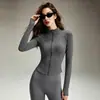 Conjunto de dos piezas de yoga transpirable de secado rápido para mujer, cuello alto, chaqueta ajustada que ciñe la cintura, pantalones de cintura alta, conjunto deportivo para gimnasio y entrenamiento