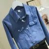 2026 Nueva Moda Versátil Camisa de Mezclilla Lavada de Manga Larga para Mujer, Corte Ajustado, Favorecedora, Top Versátil, Camisa Base de Moda