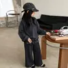 Conjunto casual de outono para meninas: top cinza soltinho e calça listrada casual nova de perna larga, terno casual de duas peças da moda, tendência
