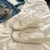 Chanclas de cuña con tiras finas de pedrería estilo francés y suela gruesa para mujer, Nuevo modelo Verano 2026, Adecuadas para usar con faldas, Sandalias que aumentan la altura