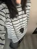 Camiseta retro de rayas grises claras estilo coreano con cuello redondo y manga larga para mujer, nueva colección de otoño, corte holgado y adelgazante, capa base